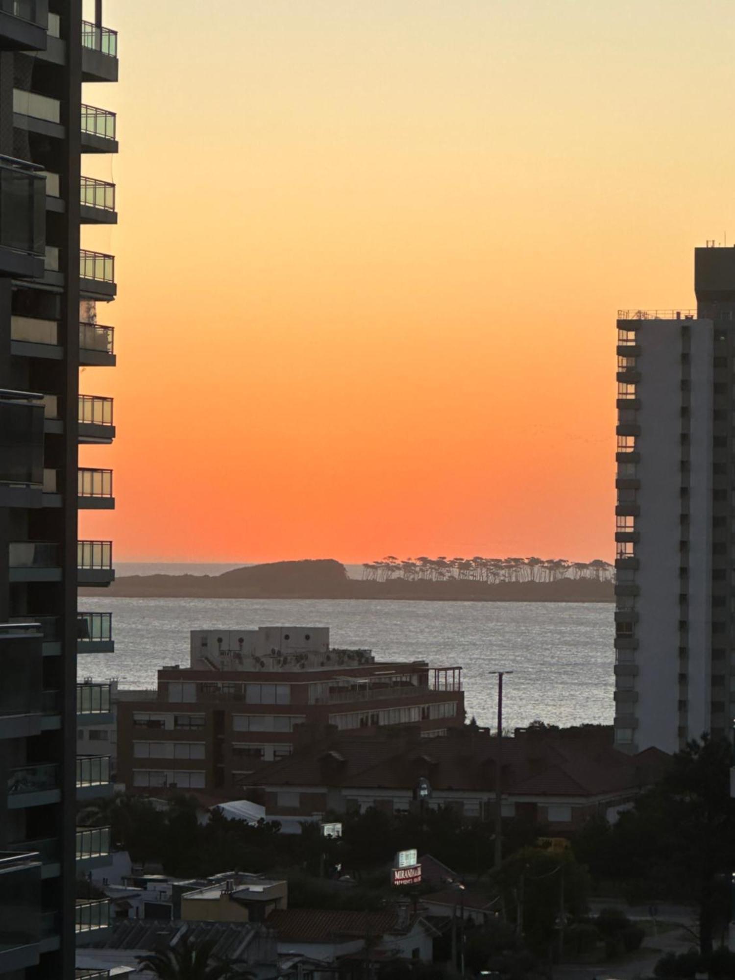 Hermoso Apartamento, Torre De Categoria Long Beach, En La Mejor Ubicacion De Punta Del Este Eksteriør billede